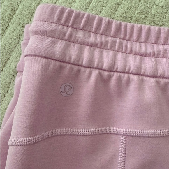 lululemon athletics Softstreme High-Rise Short 4" - Picture 3 of 3